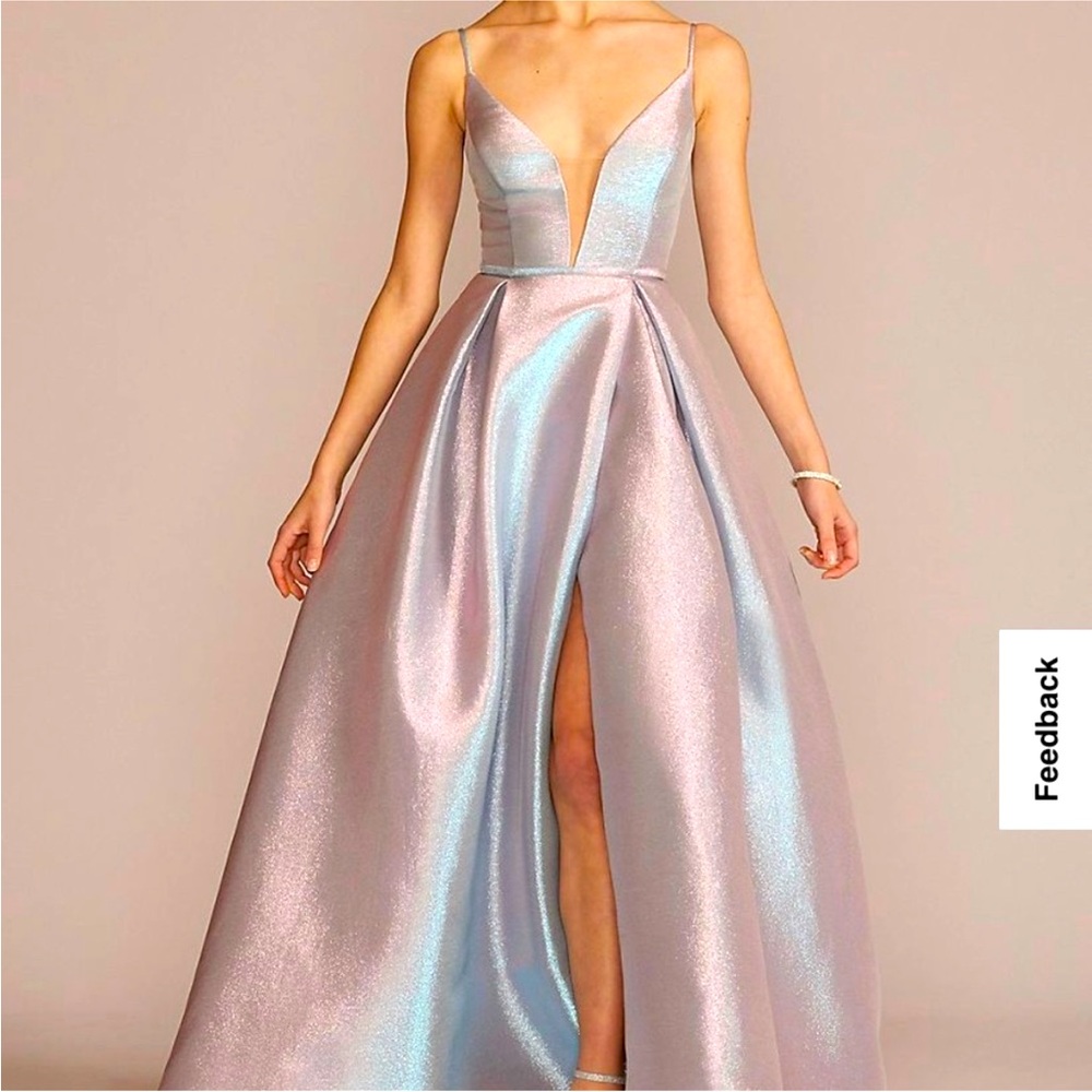Jules & Cleo Gown - David’s Bridal. Size 2 💕🩵